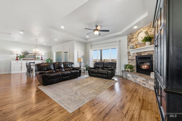 27204 Serenity Ln, Caldwell, ID 83607