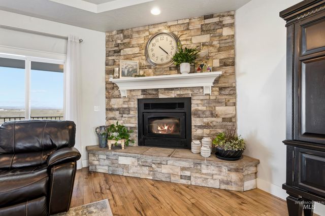 27204 Serenity Ln, Caldwell, ID 83607