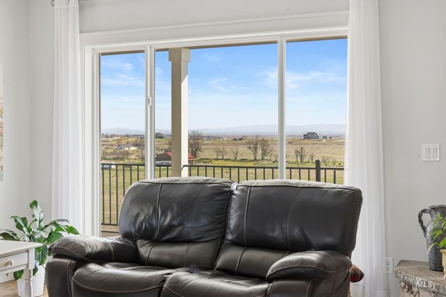 27204 Serenity Ln, Caldwell, ID 83607