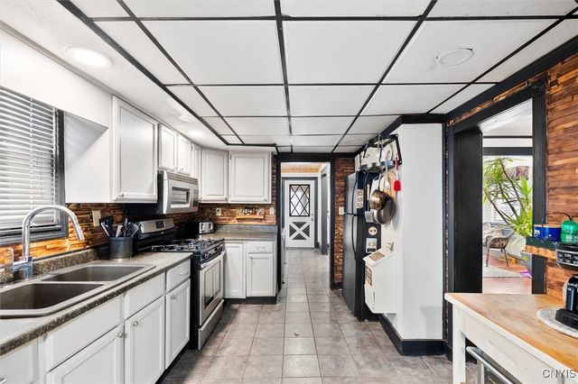 104 Garden City Drive, Salina, NY 13211