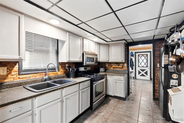 104 Garden City Drive, Salina, NY 13211