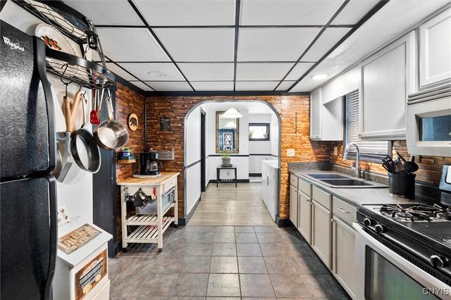 104 Garden City Drive, Salina, NY 13211