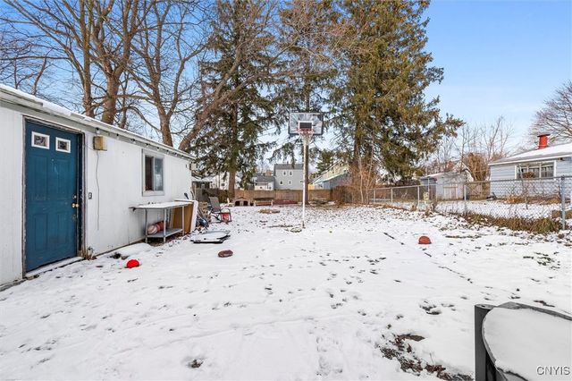 104 Garden City Drive, Salina, NY 13211