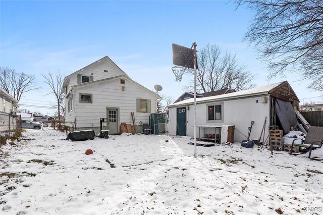 104 Garden City Drive, Salina, NY 13211