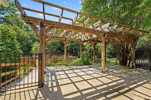 400 Maegeo Drive, Lexington, NC 27292