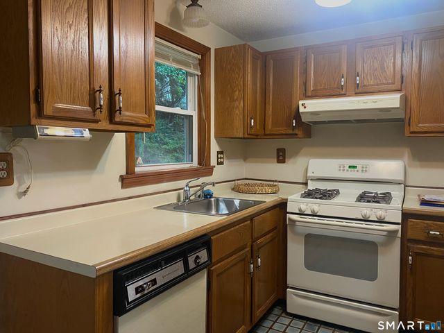 399 Adams Street 8, Manchester, CT 06042