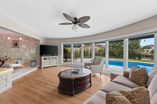 910 Banyan Drive, Delray Beach, FL 33483