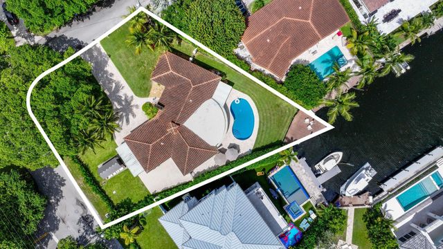 910 Banyan Drive, Delray Beach, FL 33483