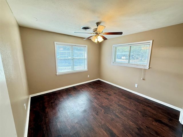 1608 Michael Street, El Campo, TX 77437