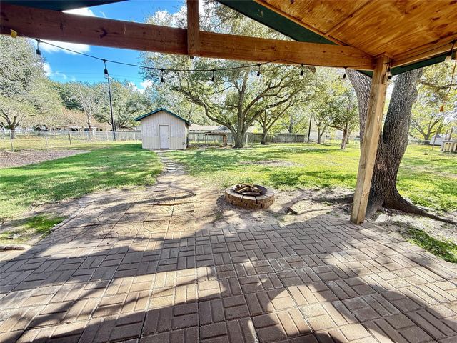 1608 Michael Street, El Campo, TX 77437