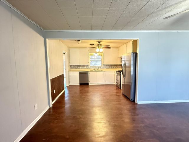 1608 Michael Street, El Campo, TX 77437