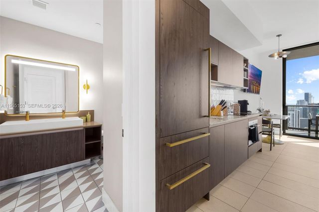 159 NE 6th St 4906, Miami, FL 33132