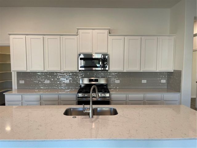 208 Baralo ST, Leander, TX 78641