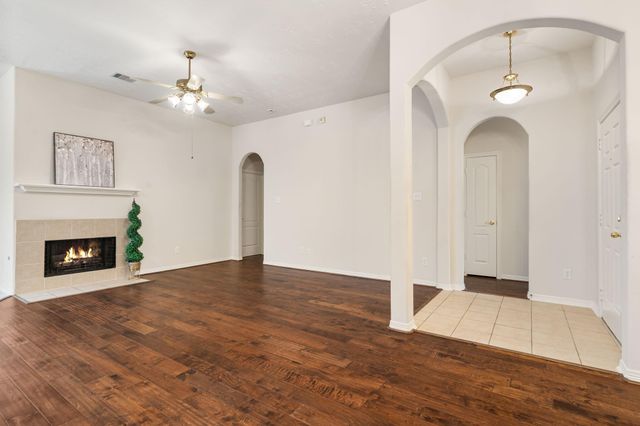 2200 Jefferson Crossing, Conroe, TX 77304