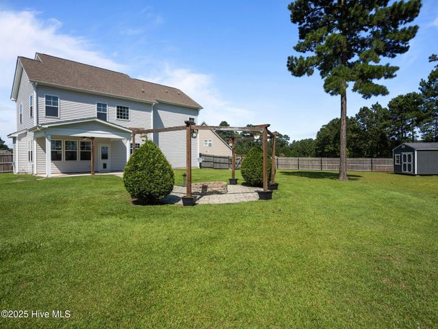 304 Arrington Court, Hubert, NC 28539