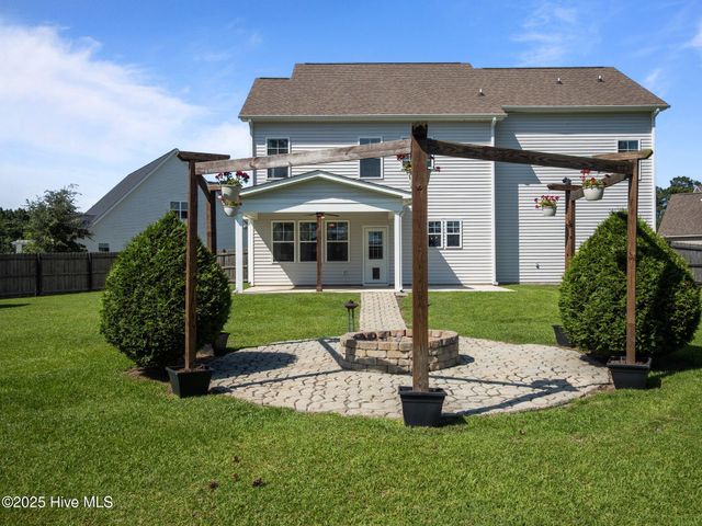 304 Arrington Court, Hubert, NC 28539