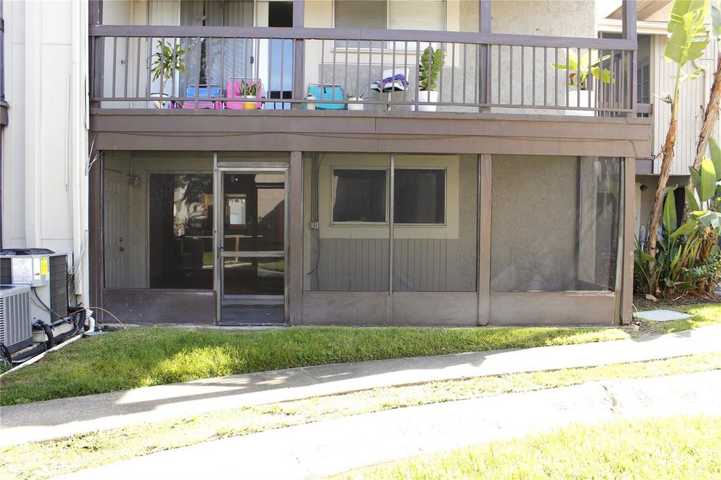 Image 4 of property listing at 6336 NEWTOWN CIRCLE 36A2, Tampa, FL 33615