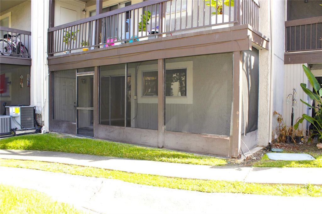 Image 5 of property listing at 6336 NEWTOWN CIRCLE 36A2, Tampa, FL 33615