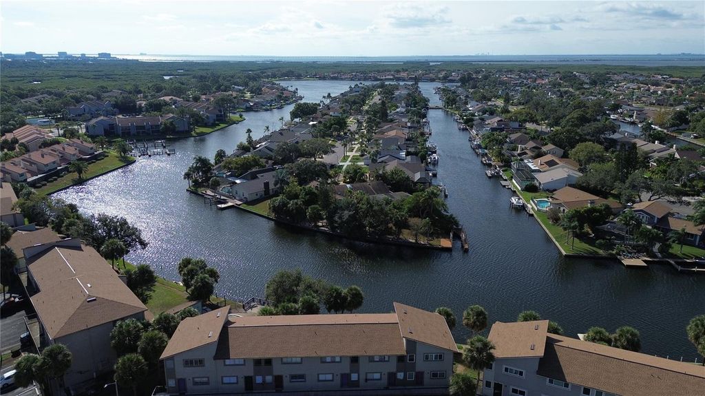 Image 9 of property listing at 6336 NEWTOWN CIRCLE 36A2, Tampa, FL 33615