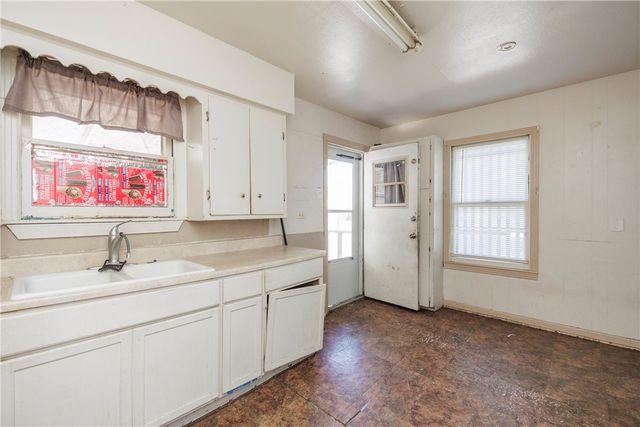 3701 Bertram St, Corpus Christi, TX 78416