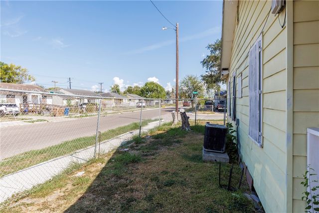 3701 Bertram St, Corpus Christi, TX 78416