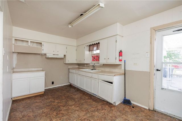 3701 Bertram St, Corpus Christi, TX 78416