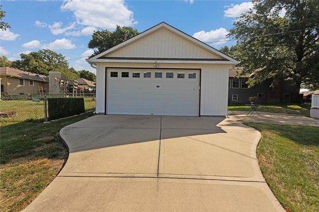 9700 E 82nd Terrace, Raytown, MO 64138