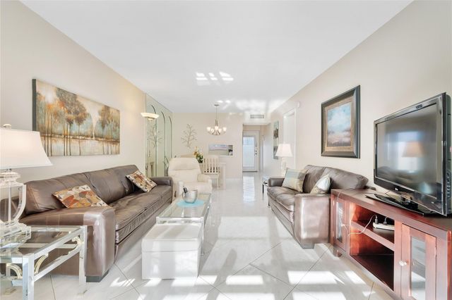 2900 NW 47th Terrace 304, Lauderdale Lakes, FL 33313