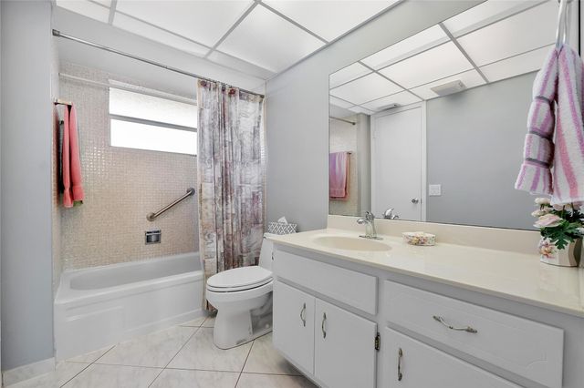 2900 NW 47th Terrace 304, Lauderdale Lakes, FL 33313