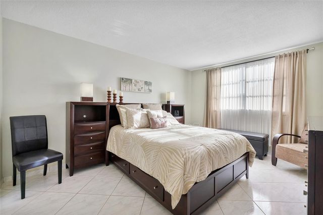 2900 NW 47th Terrace 304, Lauderdale Lakes, FL 33313