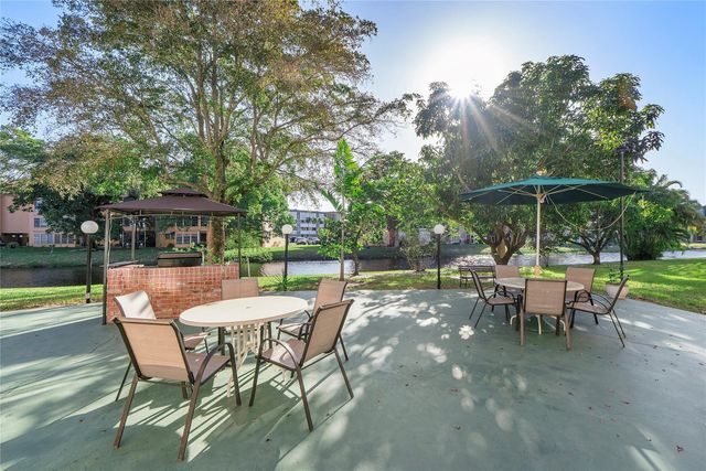 2900 NW 47th Terrace 304, Lauderdale Lakes, FL 33313