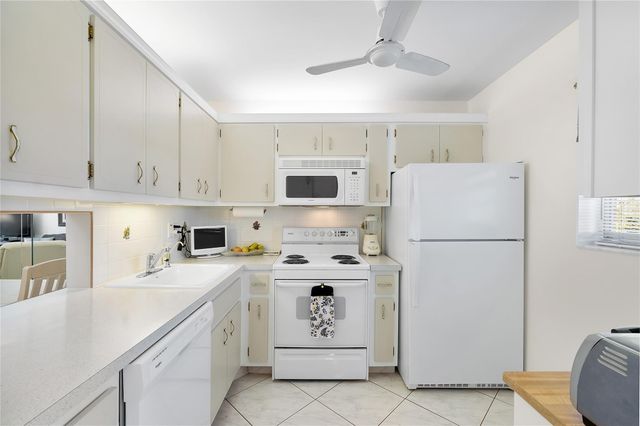 2900 NW 47th Terrace 304, Lauderdale Lakes, FL 33313