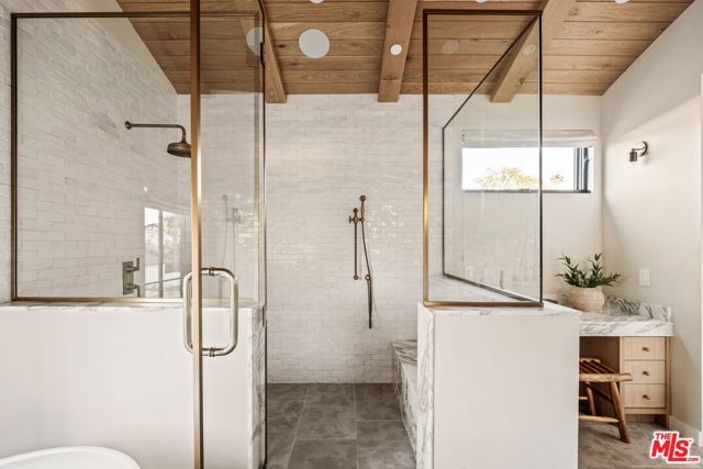 11621 Hesby Street, Valley Village, CA 91601