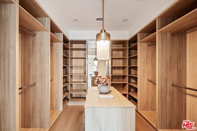 11621 Hesby Street, Valley Village, CA 91601