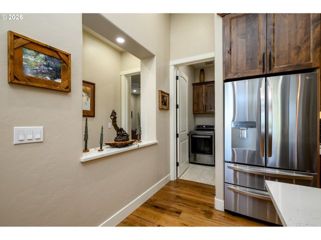 225 SUMMIT RIDGE Ln, Roseburg, OR 97471