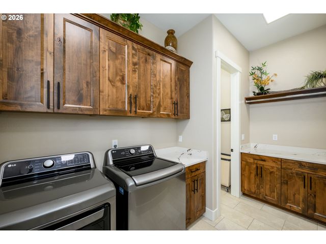 225 SUMMIT RIDGE Ln, Roseburg, OR 97471