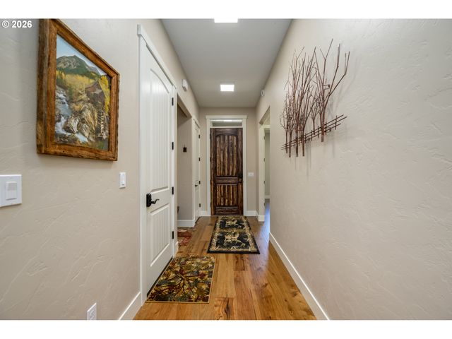 225 SUMMIT RIDGE Ln, Roseburg, OR 97471