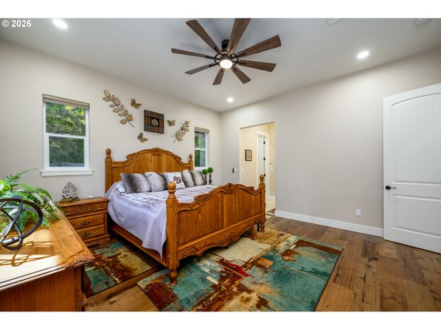 225 SUMMIT RIDGE Ln, Roseburg, OR 97471