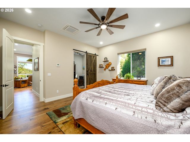 225 SUMMIT RIDGE Ln, Roseburg, OR 97471