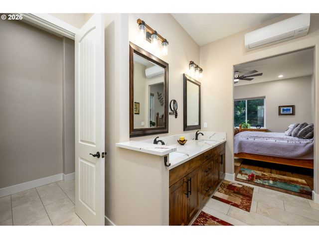 225 SUMMIT RIDGE Ln, Roseburg, OR 97471