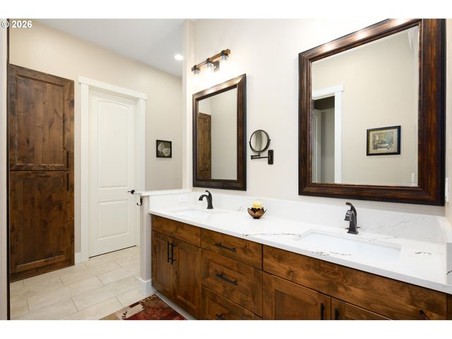 225 SUMMIT RIDGE Ln, Roseburg, OR 97471