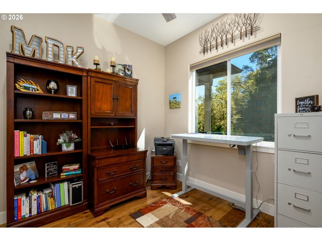 225 SUMMIT RIDGE Ln, Roseburg, OR 97471