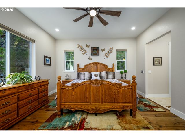 225 SUMMIT RIDGE Ln, Roseburg, OR 97471