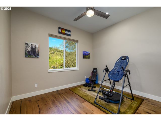 225 SUMMIT RIDGE Ln, Roseburg, OR 97471