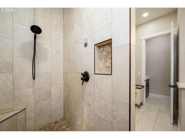 225 SUMMIT RIDGE Ln, Roseburg, OR 97471