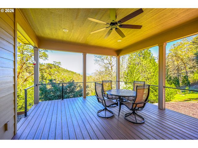 225 SUMMIT RIDGE Ln, Roseburg, OR 97471