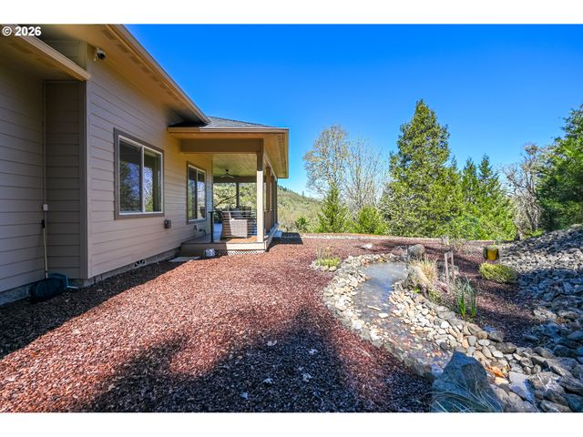 225 SUMMIT RIDGE Ln, Roseburg, OR 97471