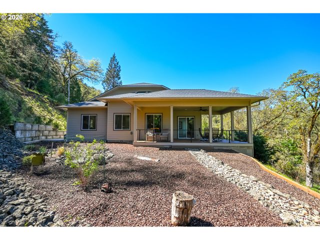 225 SUMMIT RIDGE Ln, Roseburg, OR 97471