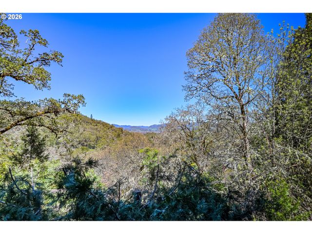 225 SUMMIT RIDGE Ln, Roseburg, OR 97471