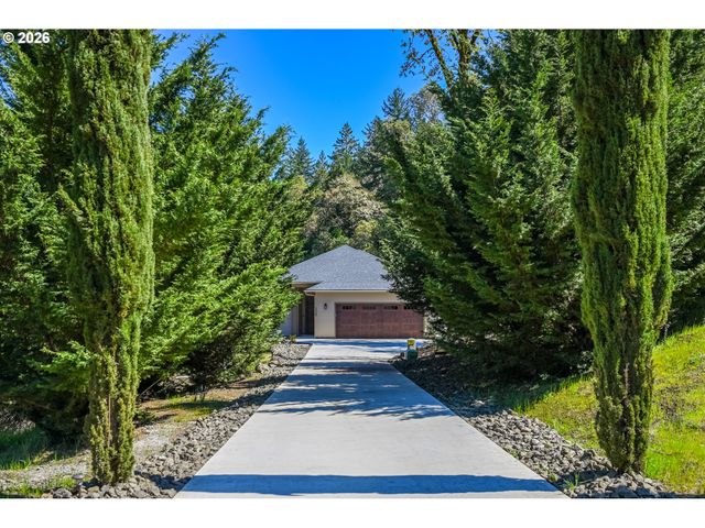 225 SUMMIT RIDGE Ln, Roseburg, OR 97471